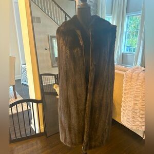 Stunning, long mink vest. Dark brown.